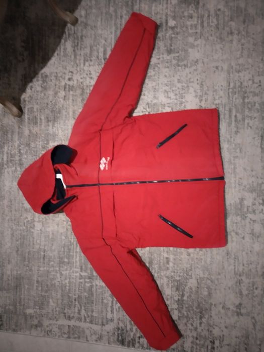 Червено спортно яке от Германия