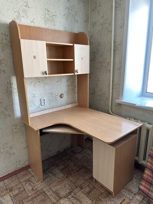 Стол компьютерный