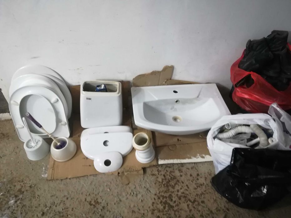 Смесители, раковина, бачок от унитаза, сифоны,гофры, сиденья,