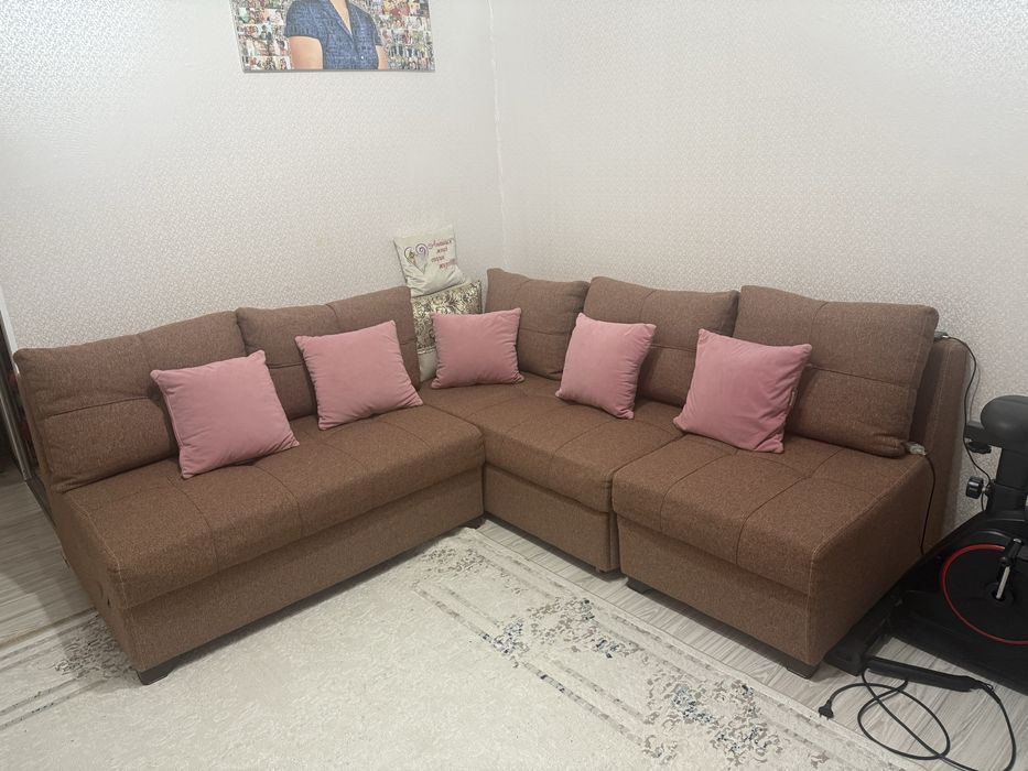 Почти новый диван