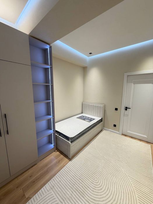 Продается своя 3-х комнатная квартира на Юнусабаде 11 квартале 1 этаж