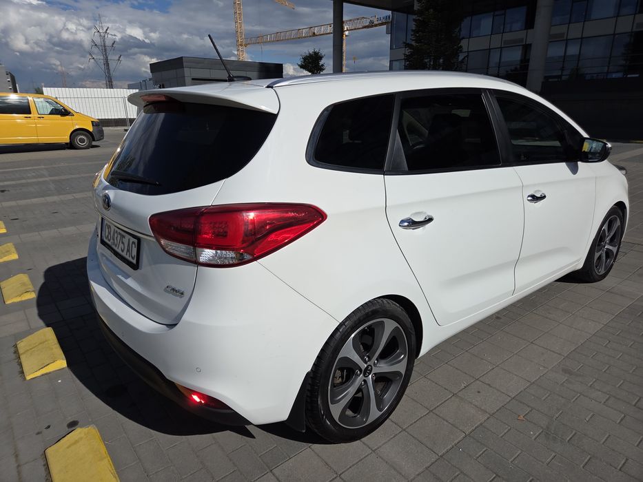 Продавам семейния  автомобил KIA CARENS  7 места