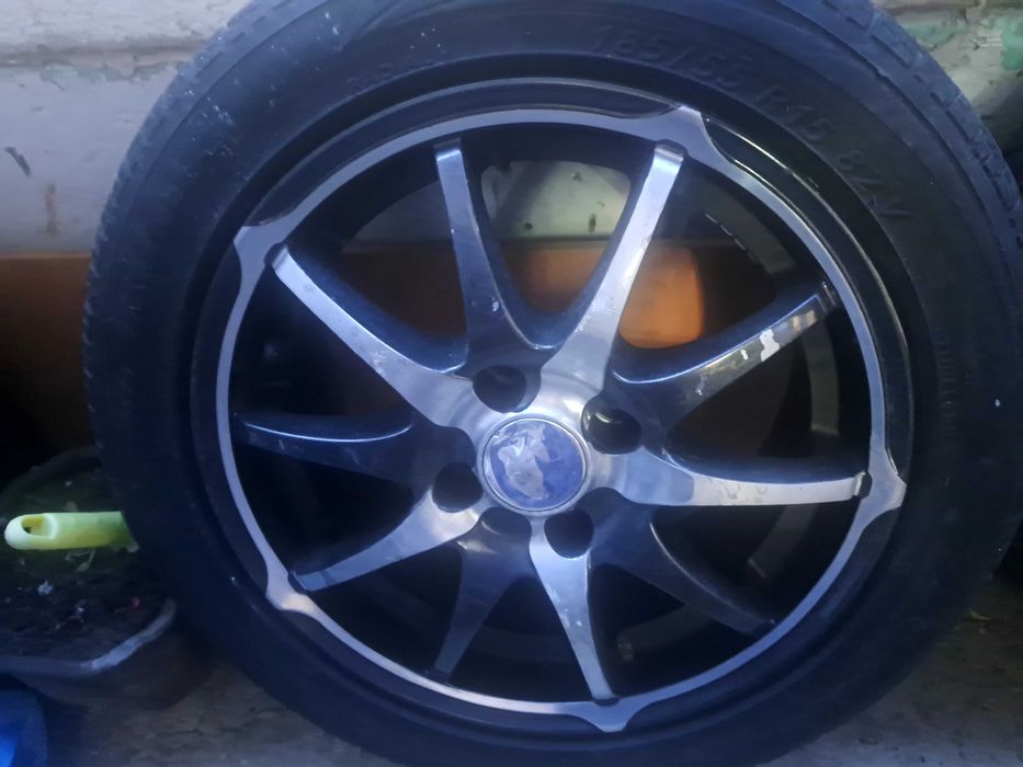 Автомобилни гуми Гуми с джанти