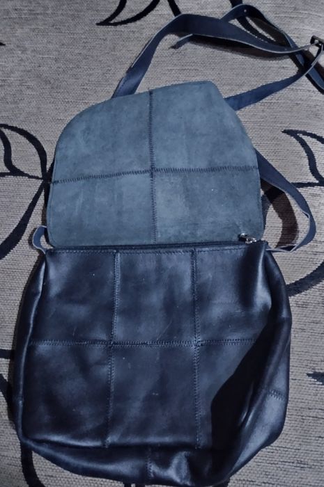 Чантичка от естествена кожа сдълга кайшка