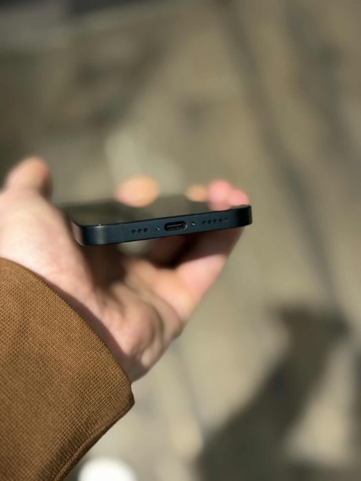 Iphone 16e 128 gb  100% baterie