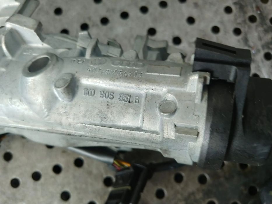 contact auto cu cheie audi a3 8p 1k0905851b