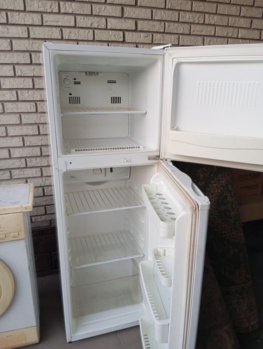 Продам холодильник б.у LG