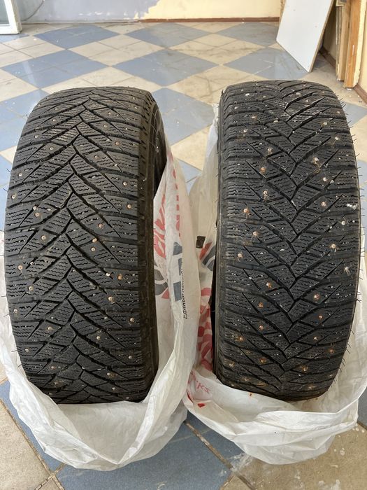 Продам 2 шины 235/65/17 Шипованная