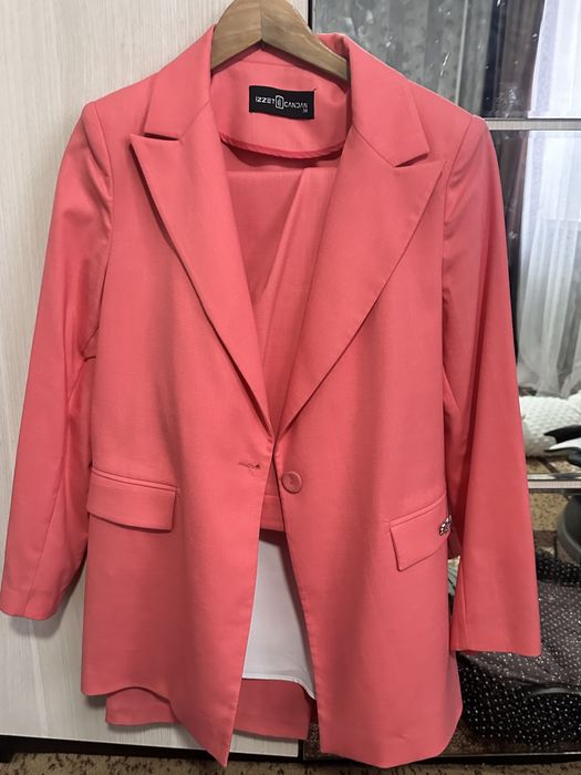 Продам брючный костюм