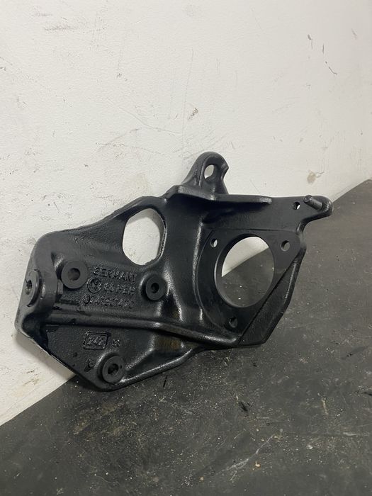 Suport pompa injectie Vw Lt 2.5 TDI ANJ 102 cp 109cp 074130147C