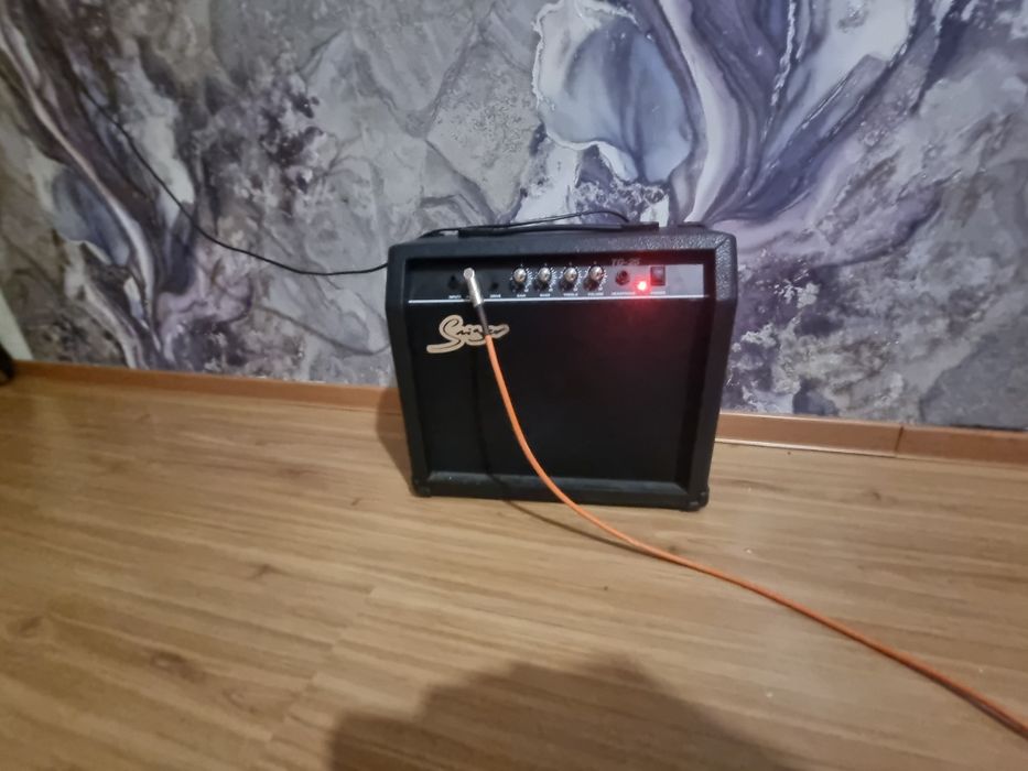 Продам электро гитару и комбоусилитель