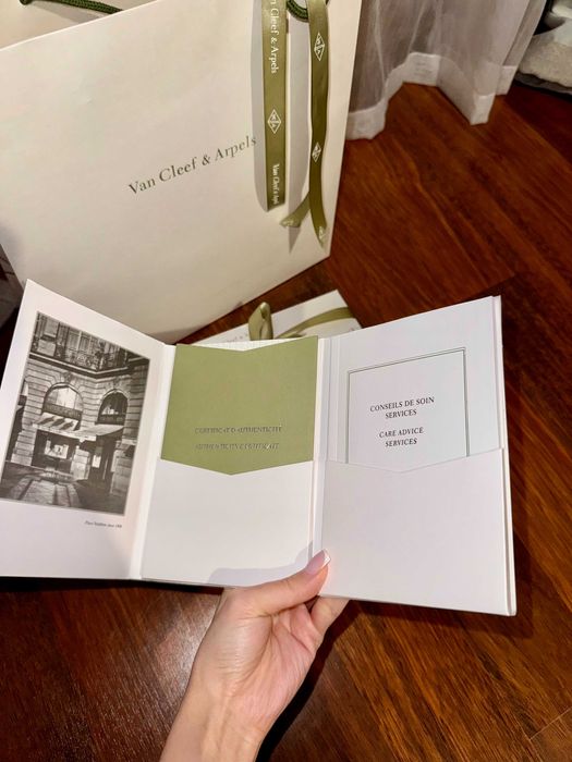 продам оригинальную упаковку от браслета VCA