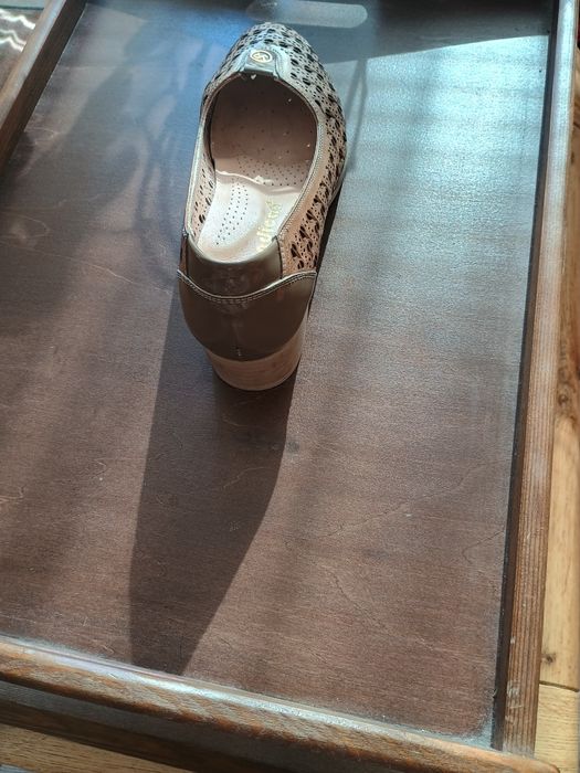 Продавам дамски обувки