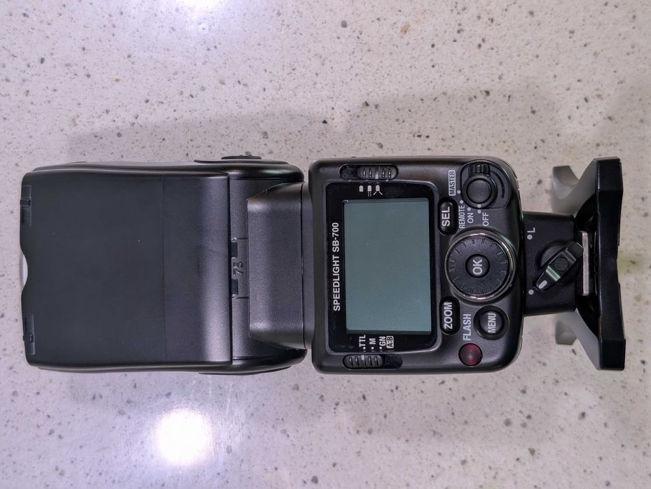светкавица Nikon SB-700