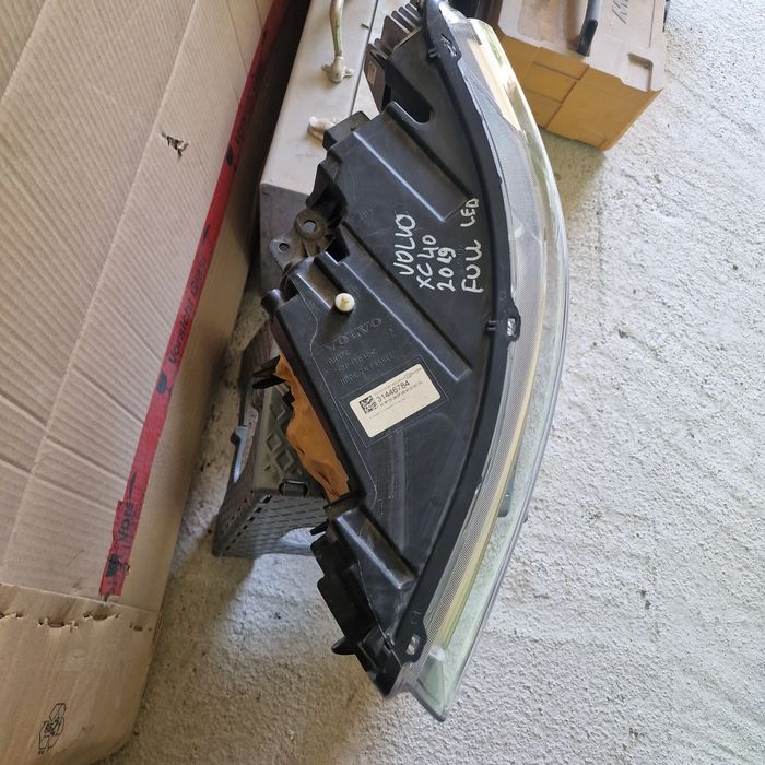 Volvo XC 40 2019 full led ляв фар