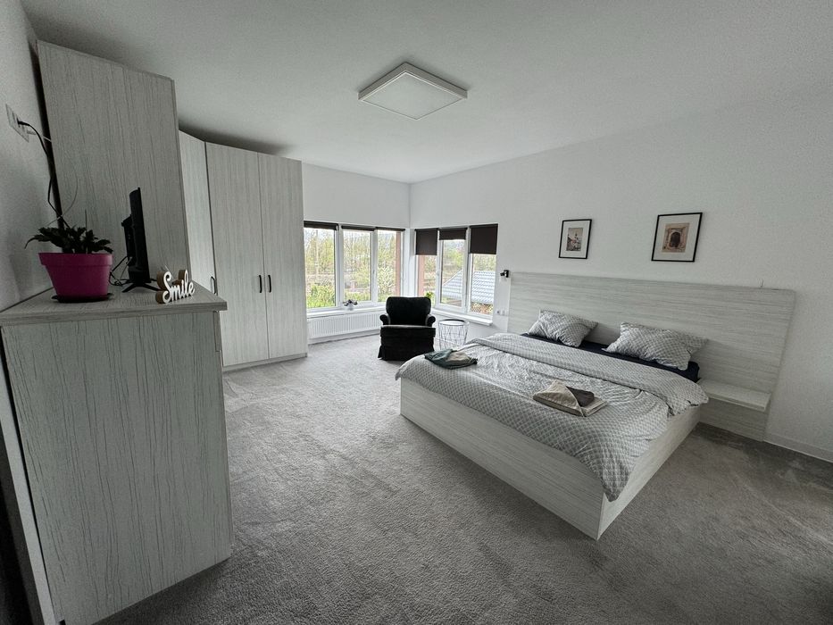 Propietar inchiriez apartament la casa in Unirea