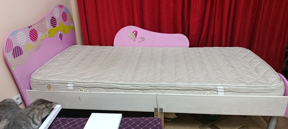 Продам кровать с матрасом