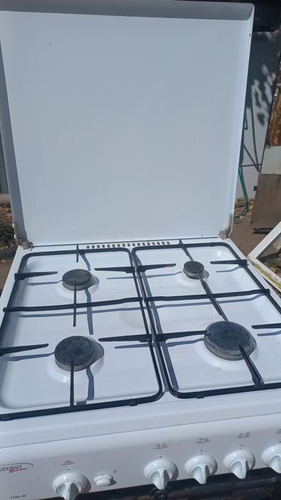 Продам газ плиту бу