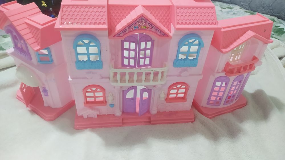 Продам кукольный домик