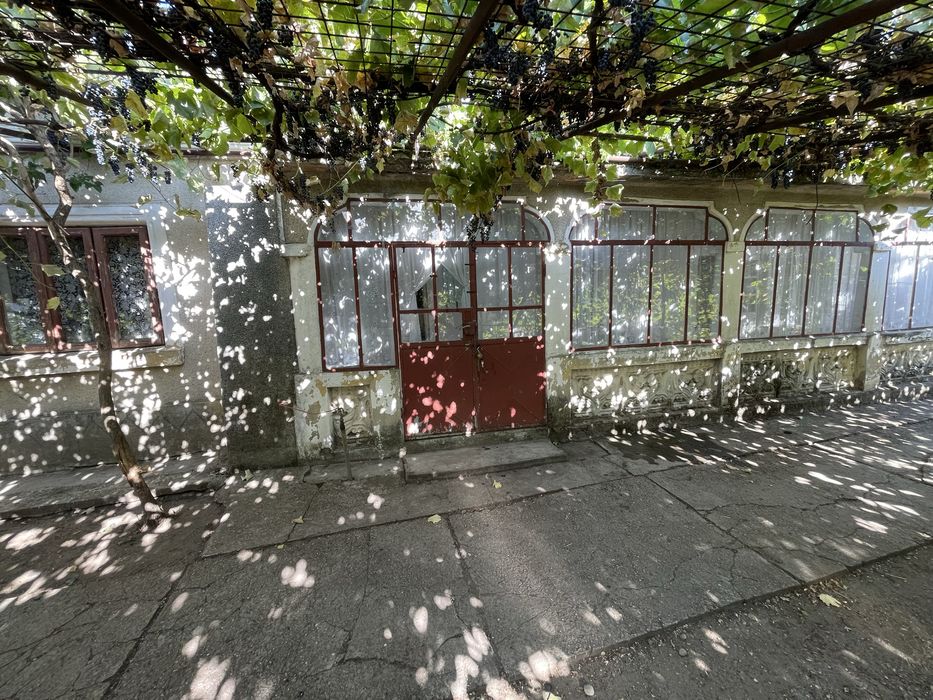 Teren intravilan 1073mp si casa de vanzare Nanov