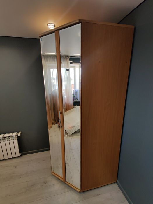 Угловой шкаф в хорошем состоянии