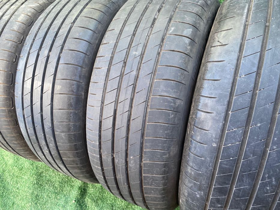 Set 4 anvelope vara Goodyear Efficient Grip Performance 215 55 17 98W