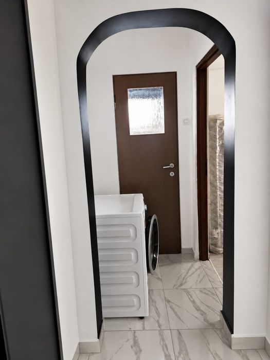 Apartament 2 camere semidecomandat etaj 4 bloc fără risc , renovat recent situat în zona de vest a orașului Ploiești — fotografia 1