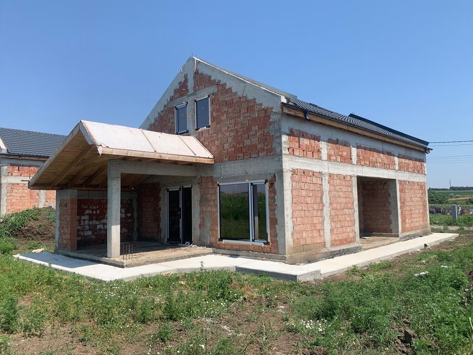 Casă individuală în comuna Aroneanu