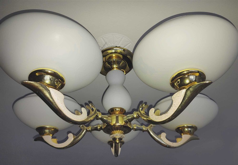 Продам классическую люстру