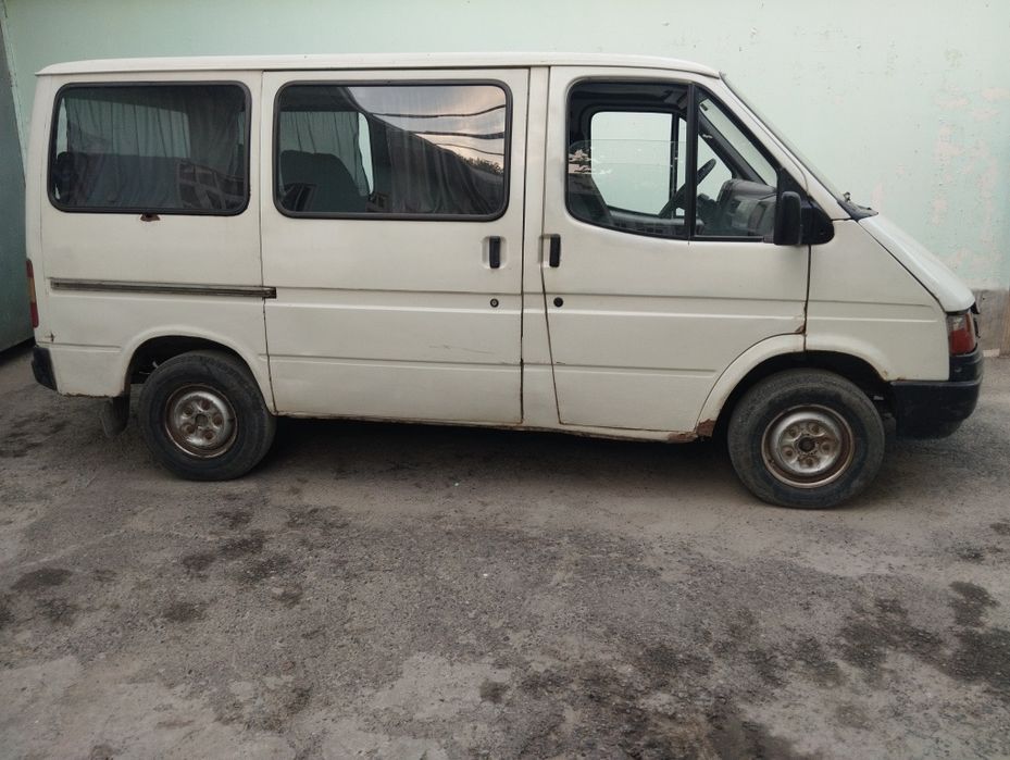 Ford transit sotiladi