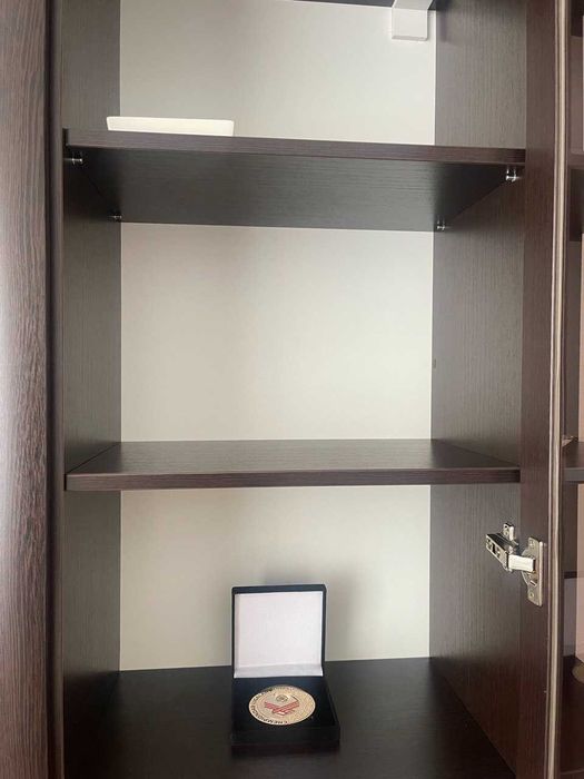 Шкаф-стеллаж стеклянный