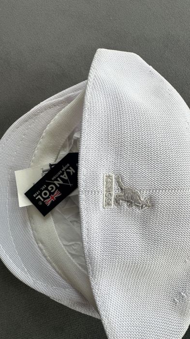 Sapca Kangol Tropic 504 Ventair Alb