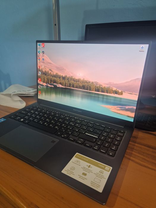 ASUS vivobook в хорошем состоянии