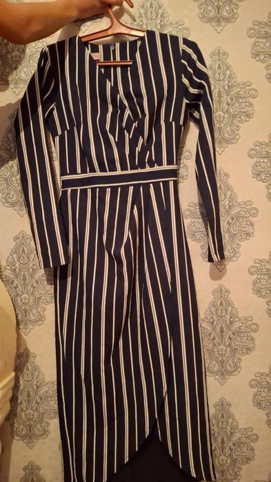 Продам платья по 5 к