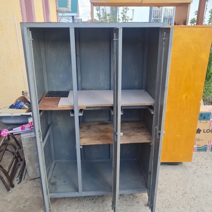 Шкаф железный советский