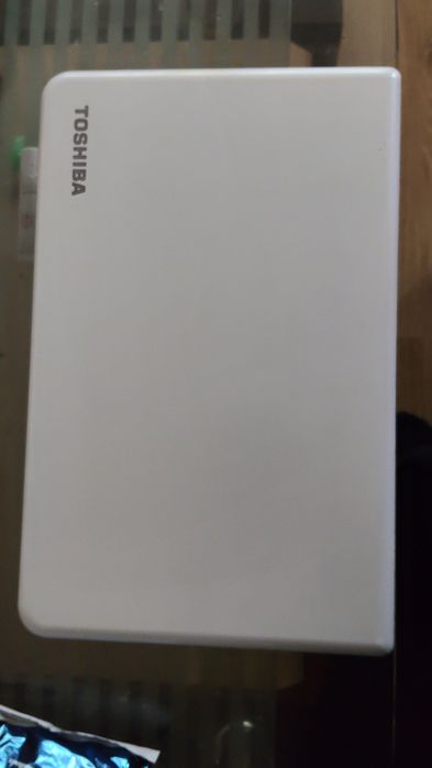 Laptop Toshiba alb