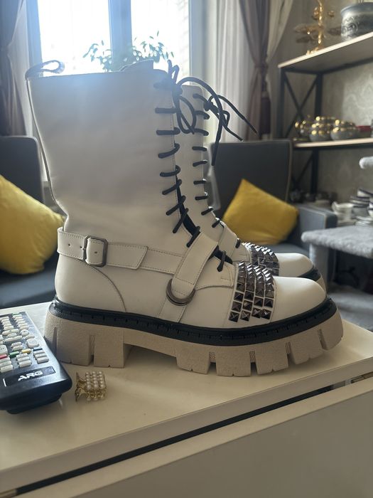 Ботинки белые кожанные новые