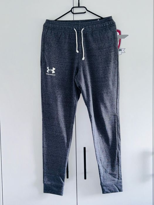 Pantaloni trening UnderArmour ,