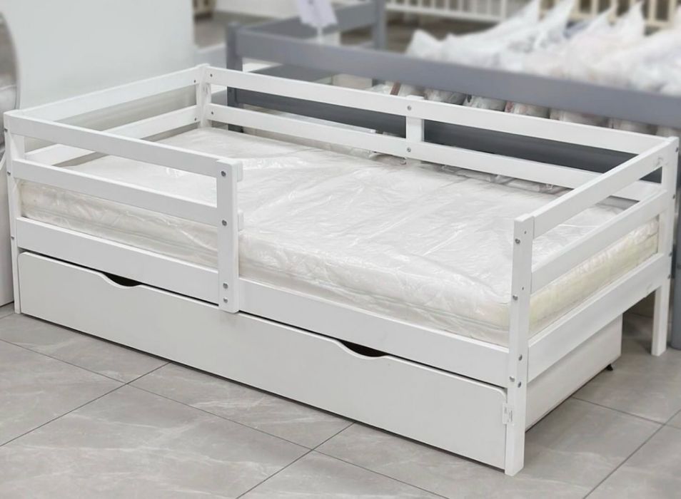 Белая кровать детская