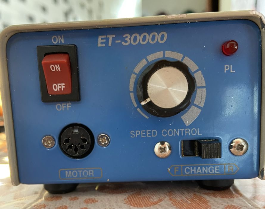 Маникюрная машинка