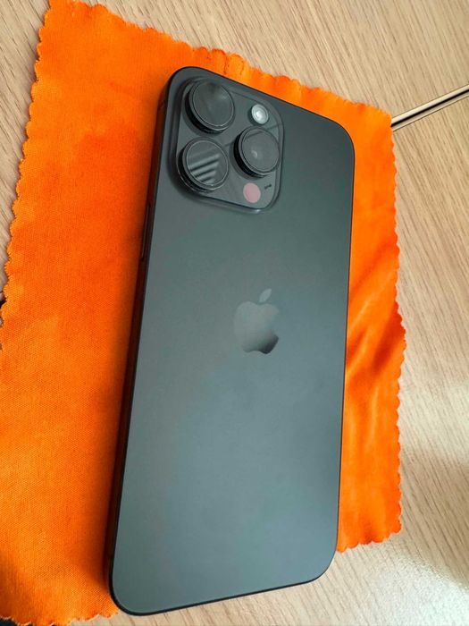 Vând iPhone 15 Pro Max, impecabil, Neverlock