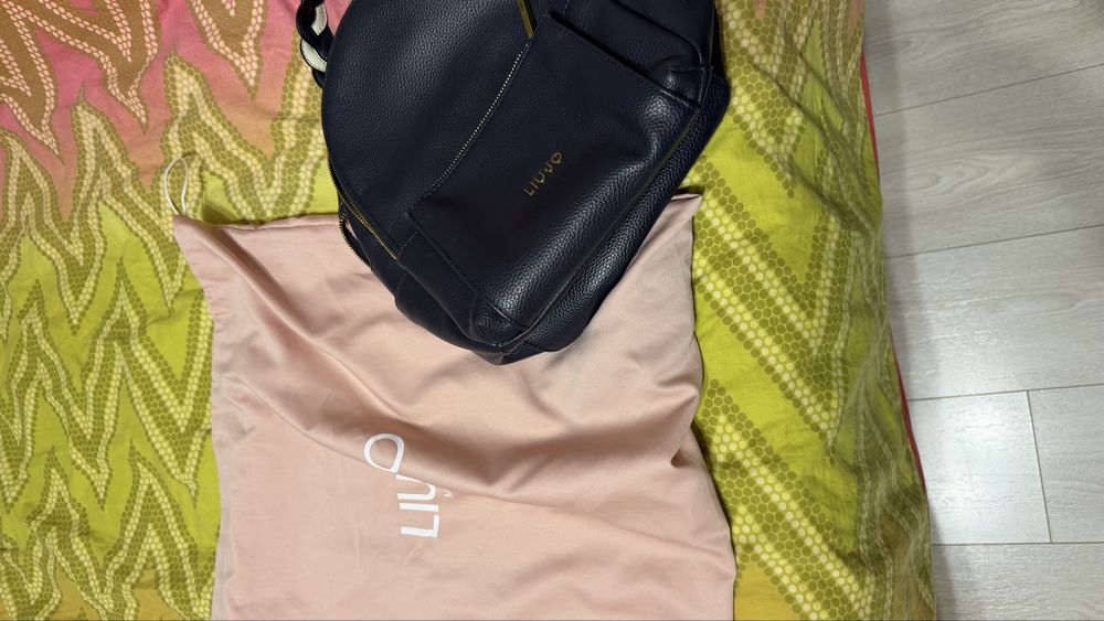 Раници liu jo и guess