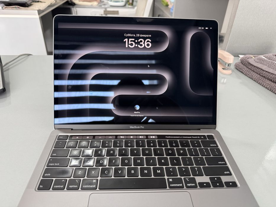 Macbook pro core i5 2020 touchbar