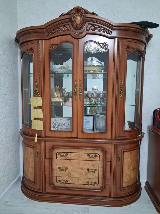 Жақсы жағдайдағы жиһаздар сатылады.