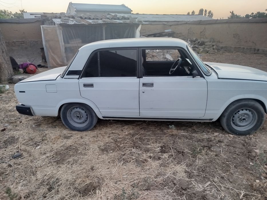 Vaz 2107 sotiladi