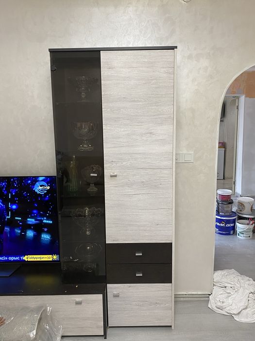 Продам сервант под телевизор