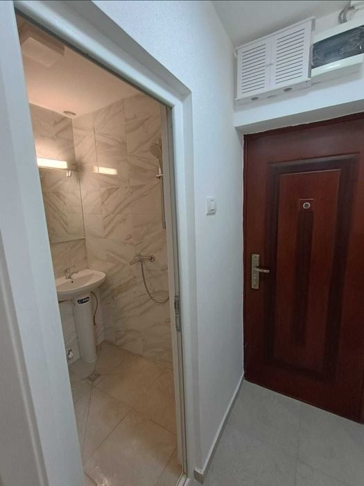 Garsonieră de închiriat vis-a-vis de liceul Teoretic Constantin Noica
