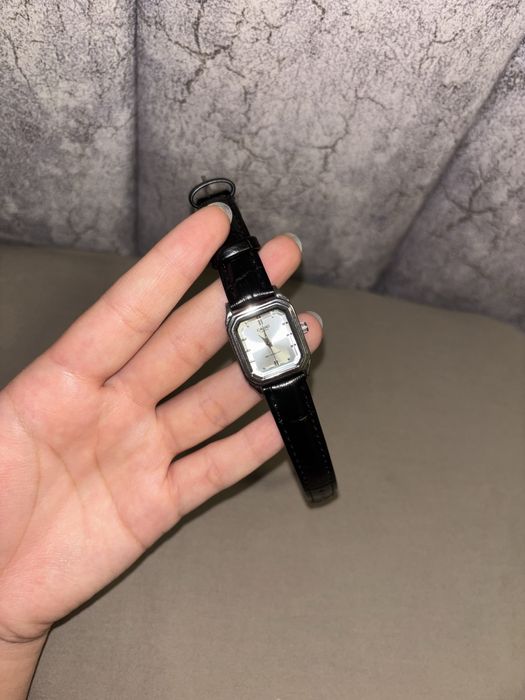 Часы Casio женские продам срочно