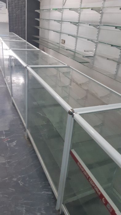 Ветрины и стеллажи