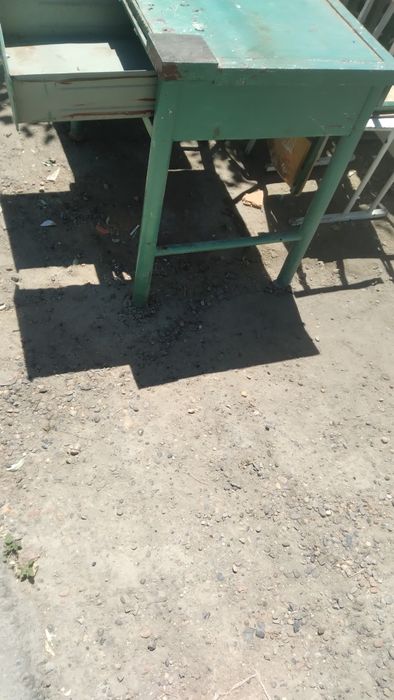 Продаётся железный стол верстак